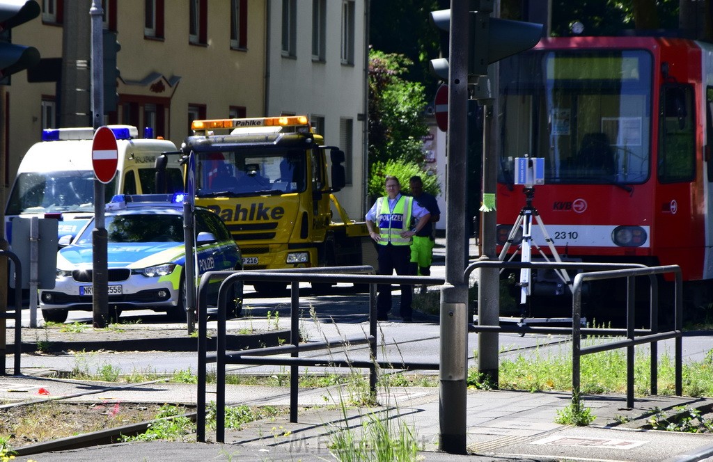 VU Roller KVB Bahn Koeln Luxemburgerstr Neuenhoefer Allee P126.JPG - Miklos Laubert